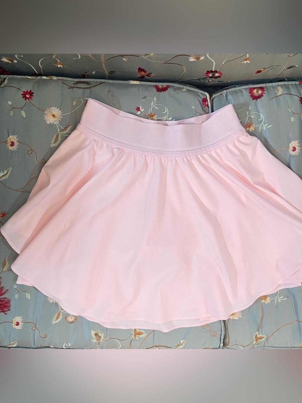 EUC Lululemon Court Rival High Rise Skirt. Strawberry Milkshake. Size 4.